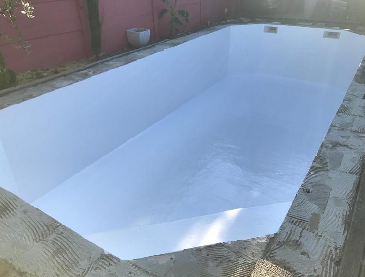 piscine beton résine polyester